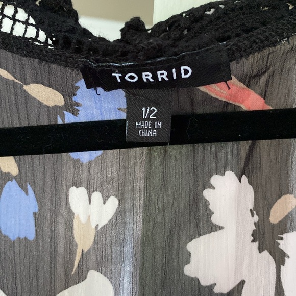 Shear kimono shawl from Torrid - Picture 3 of 8